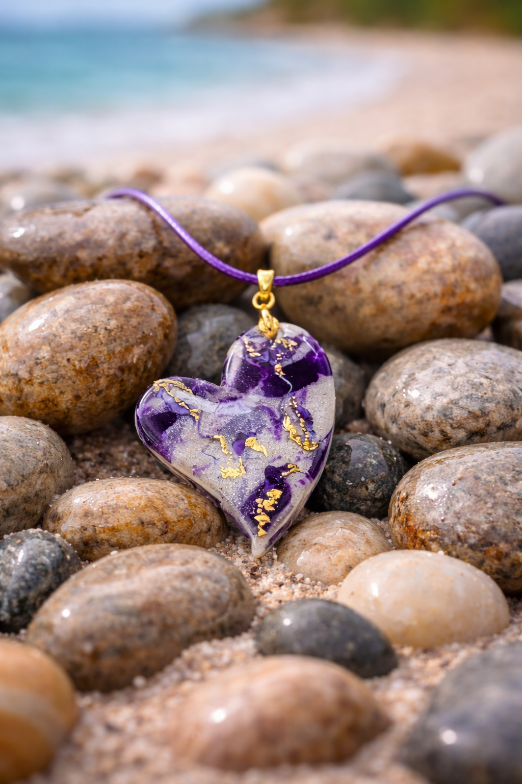 Shimmery heart-shaped pendant Necklace