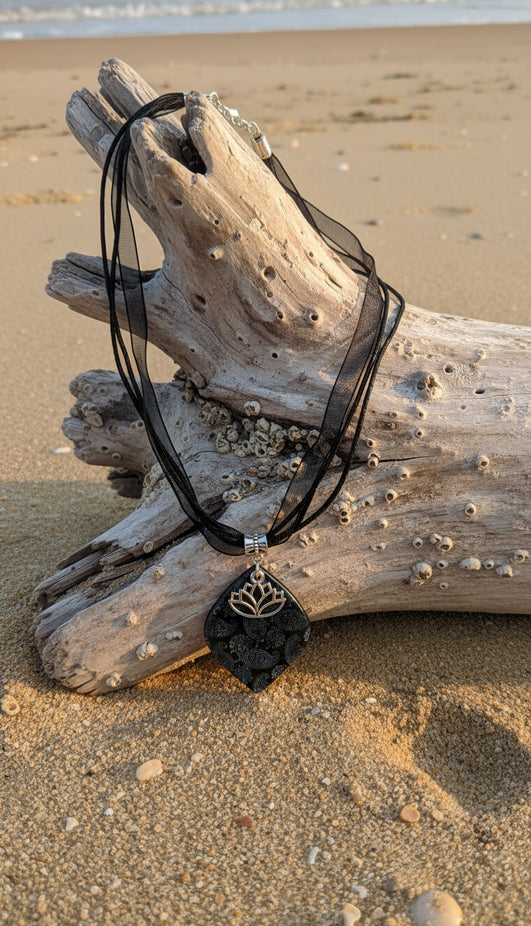 Diamond-shaped with intricate pattern of soft paisley Necklace
