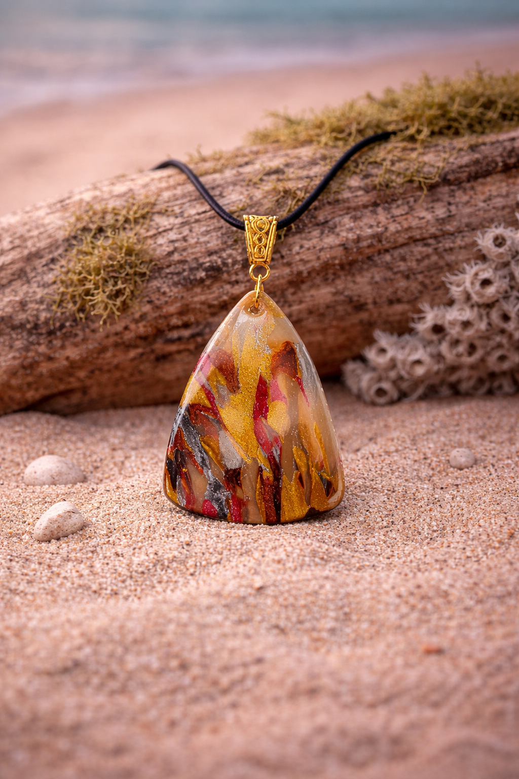 Striking pendant with rich metallic tones Necklace