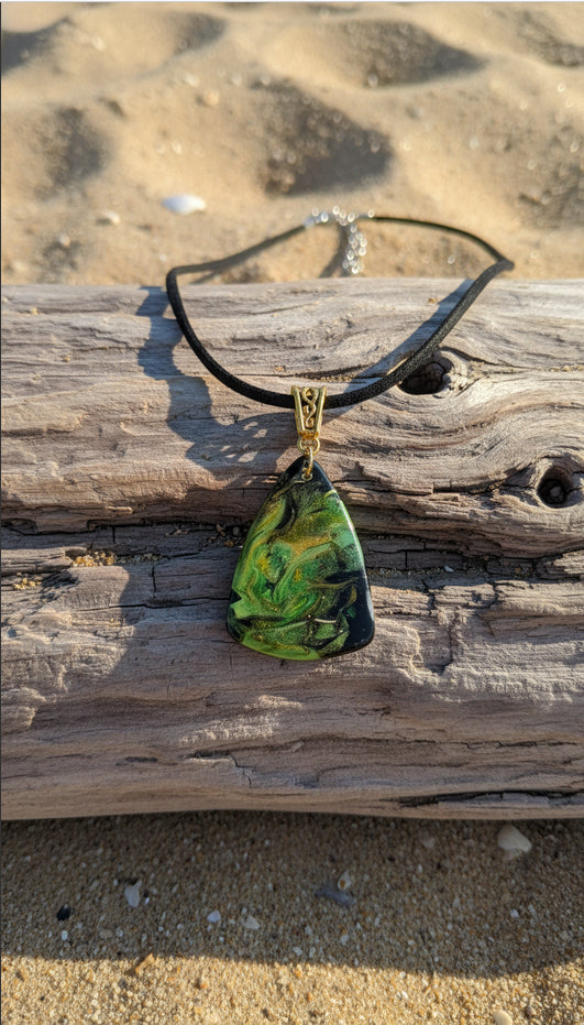 Glowing and green Necklace
