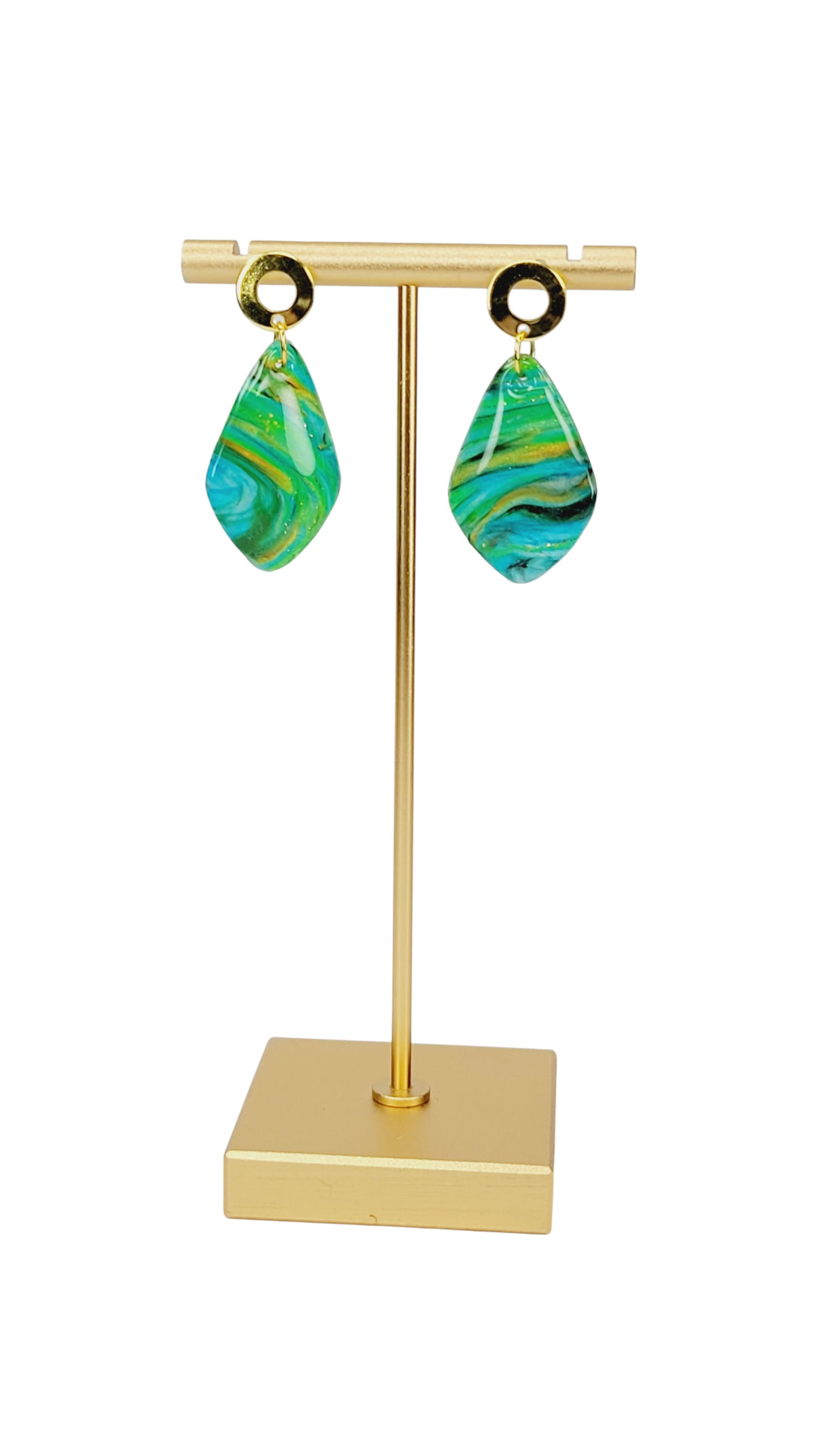 Softly faceted diamond-shaped small Earrings with posts