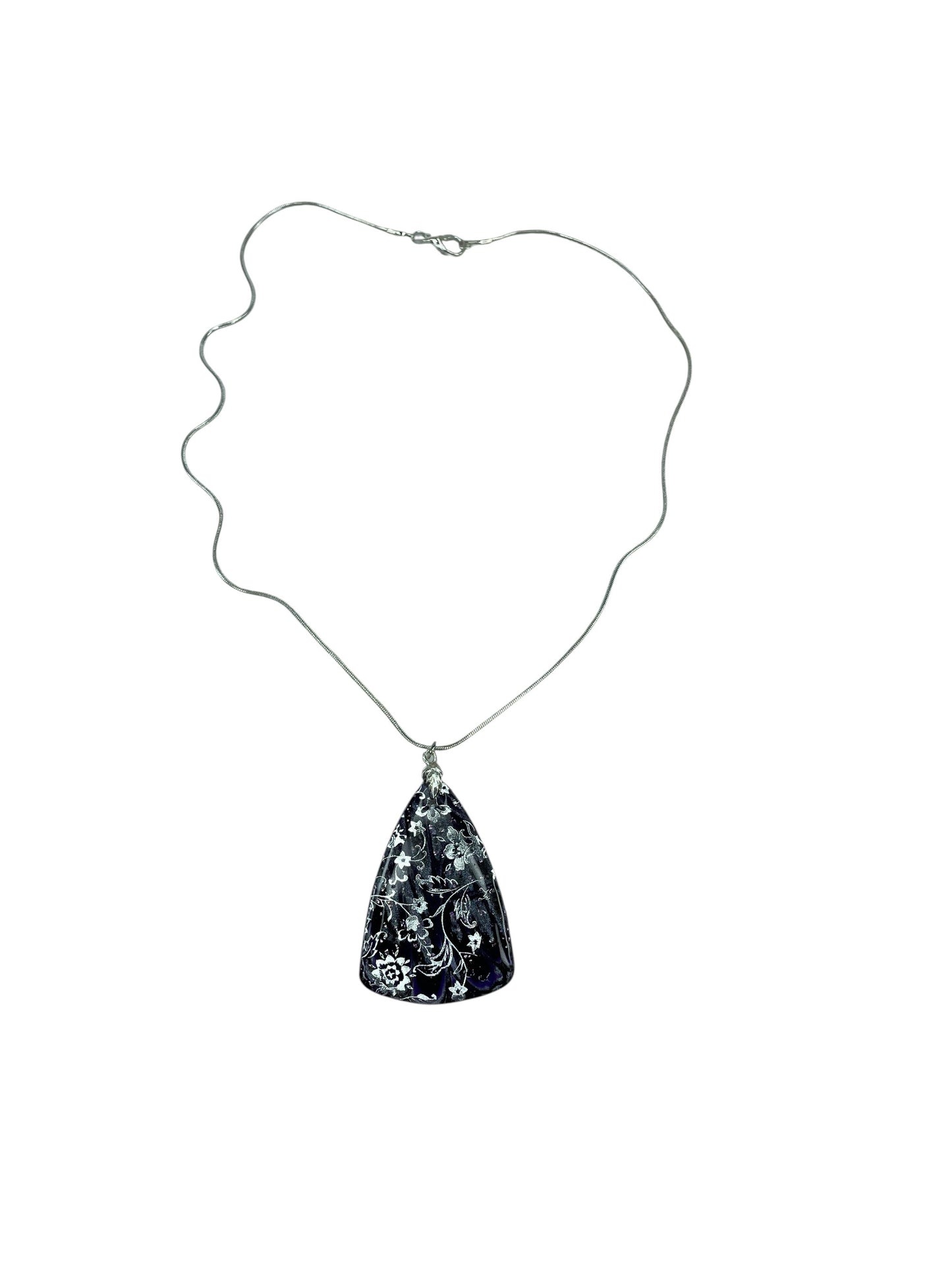 Delicate silver floral patterns Necklace