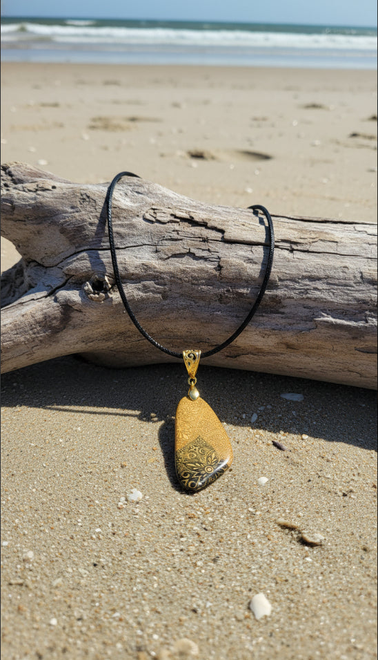 Amber and honey glow with delicate pattern Necklace