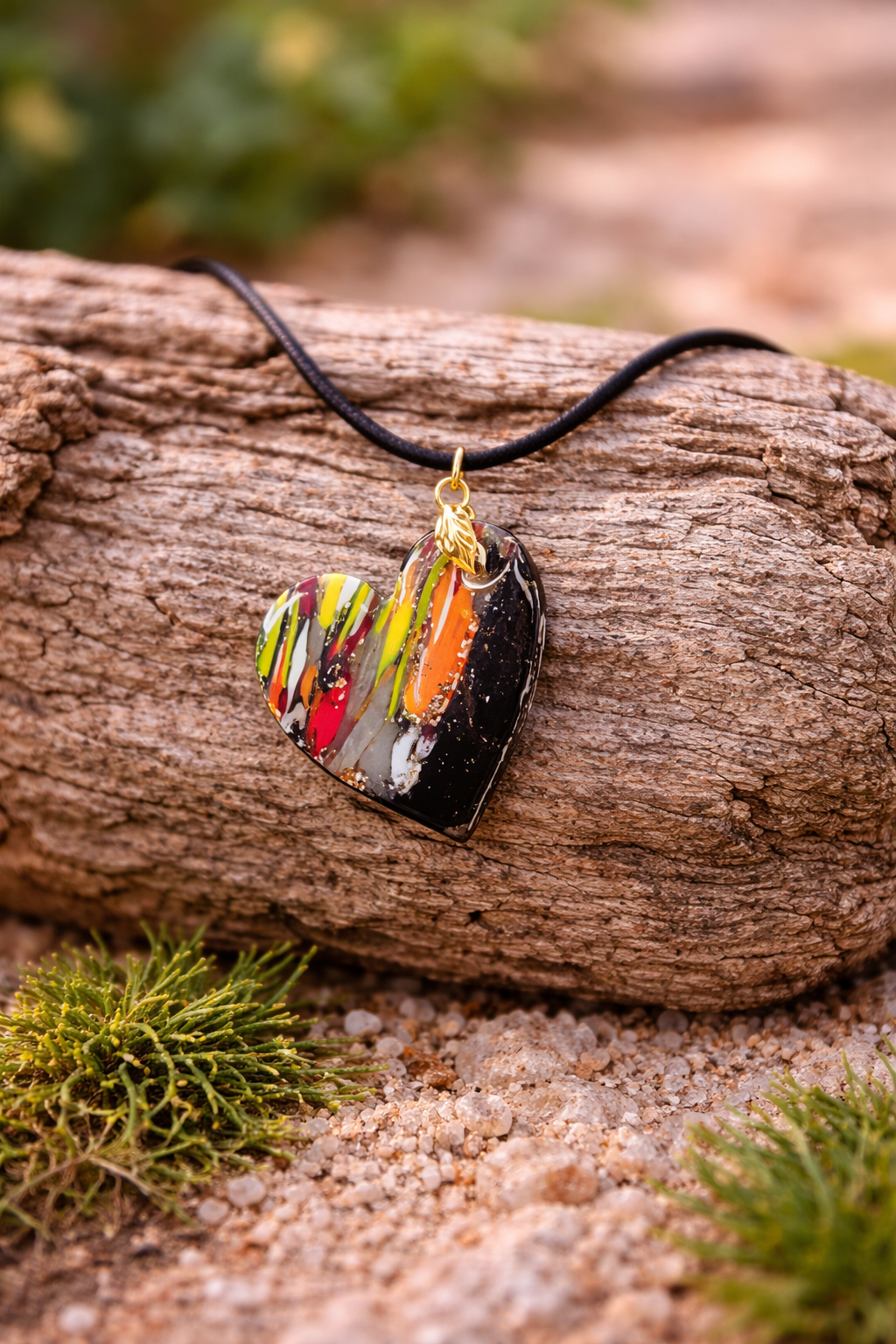 Striking heart-shaped pendant Necklace