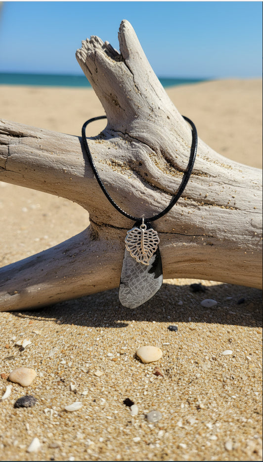 Subtle textures lace-like pattern with leaf charm Necklace