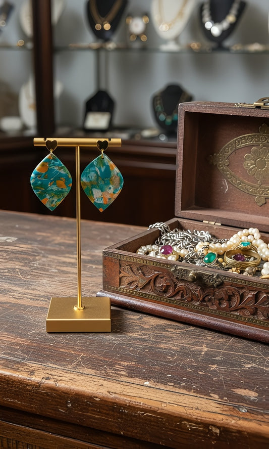 Diamond-shaped drops with golden heart Studs