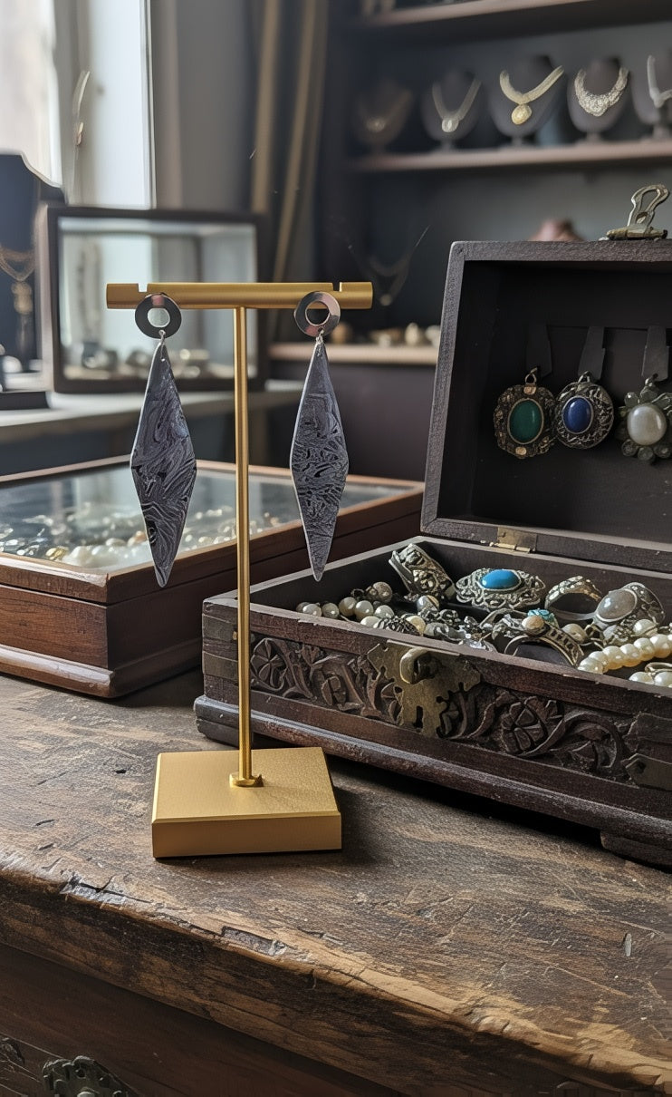 Long sleek rhombus Earrings with posts