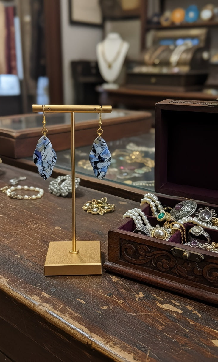 Leaf-like drops Earrings