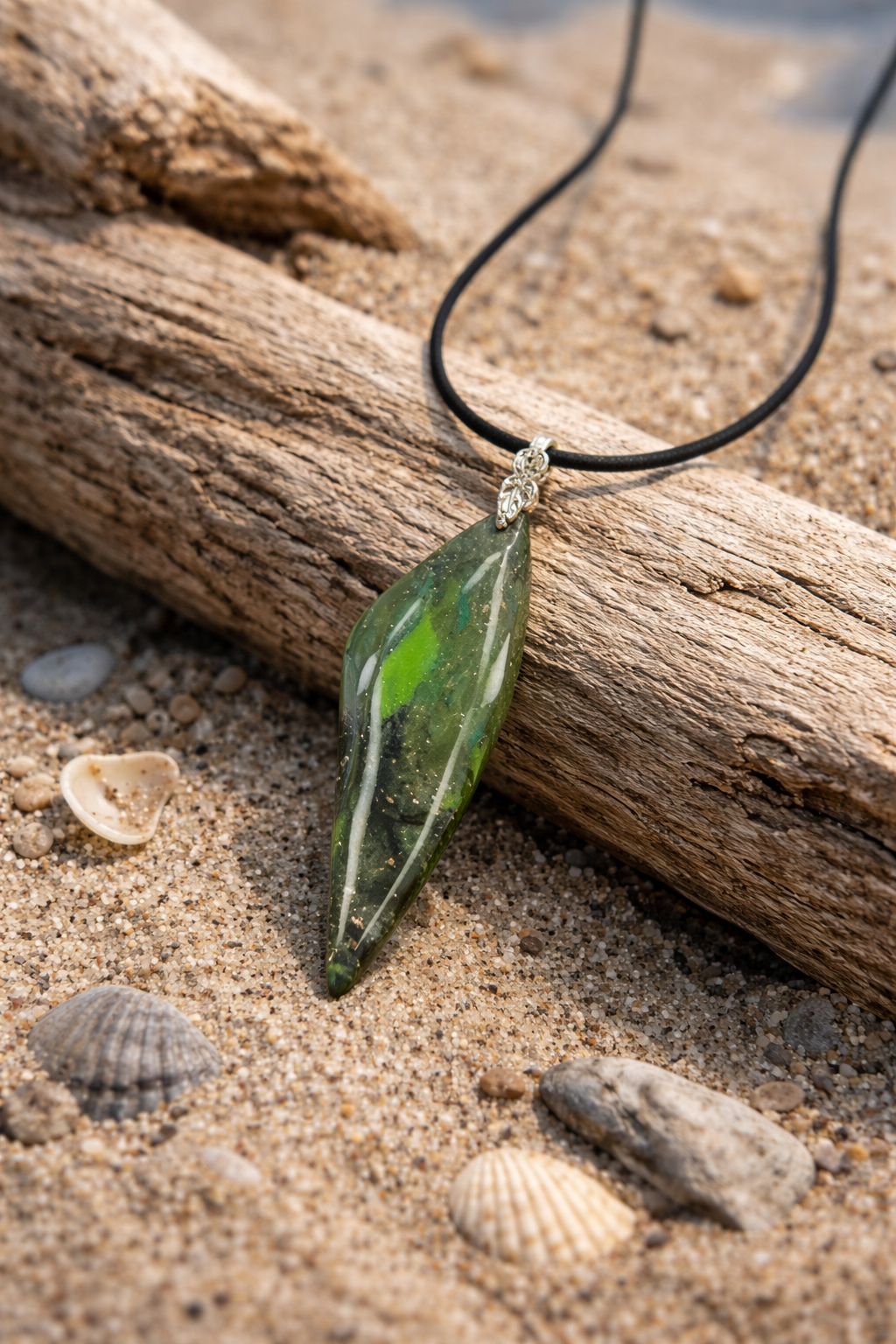 Slender and fluid light green cabochon Necklace